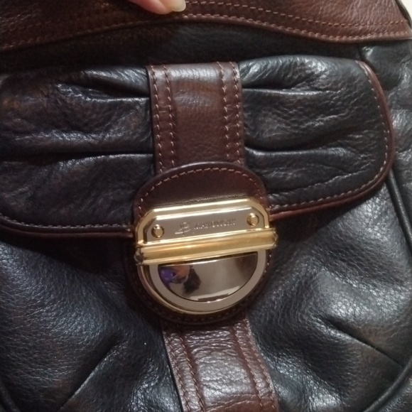 B. Makowsky Black Devon Flap Top Leather  Lock Crossbody - Picture 6 of 11